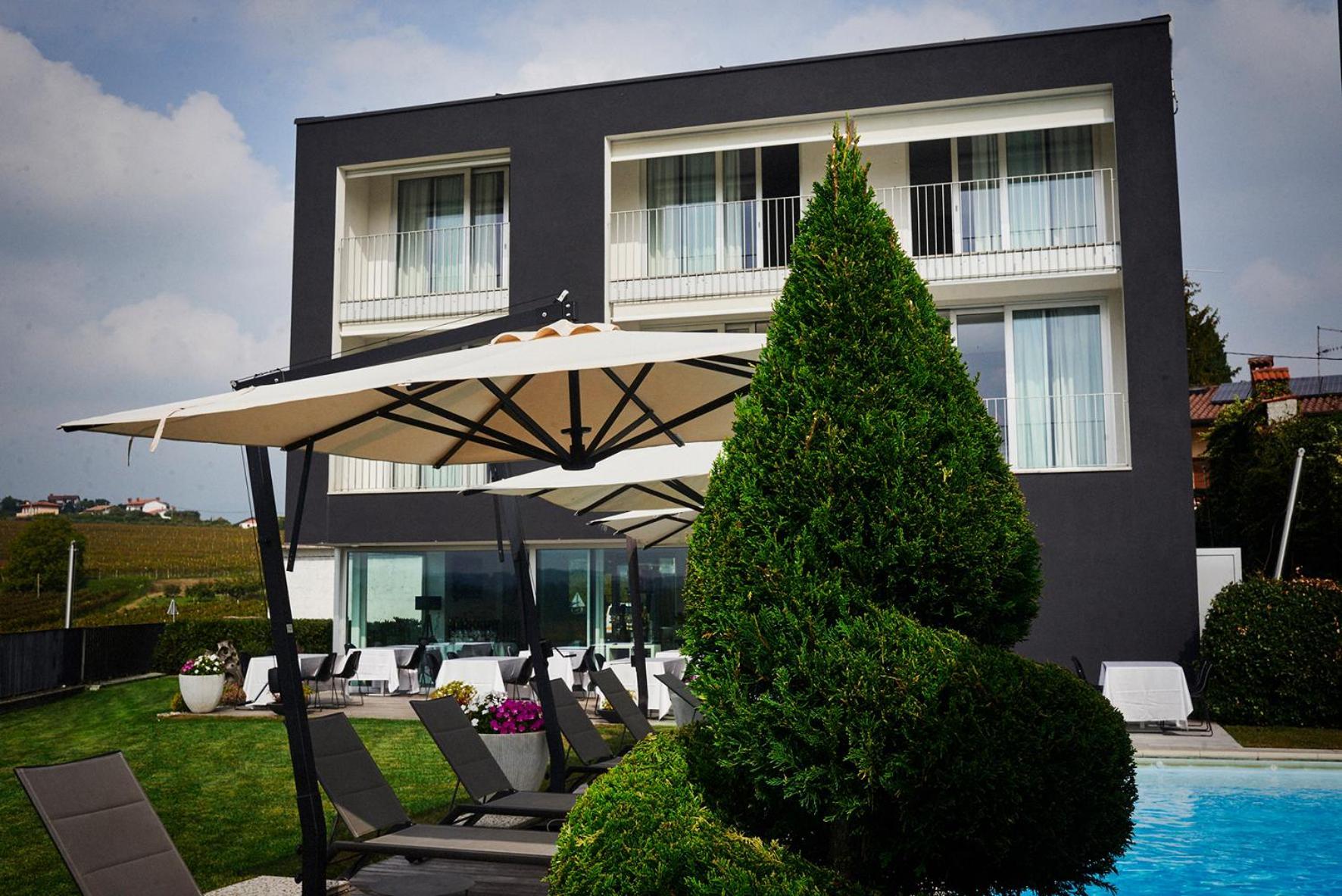 Hotel House Iaquin Dobrovo Exterior foto